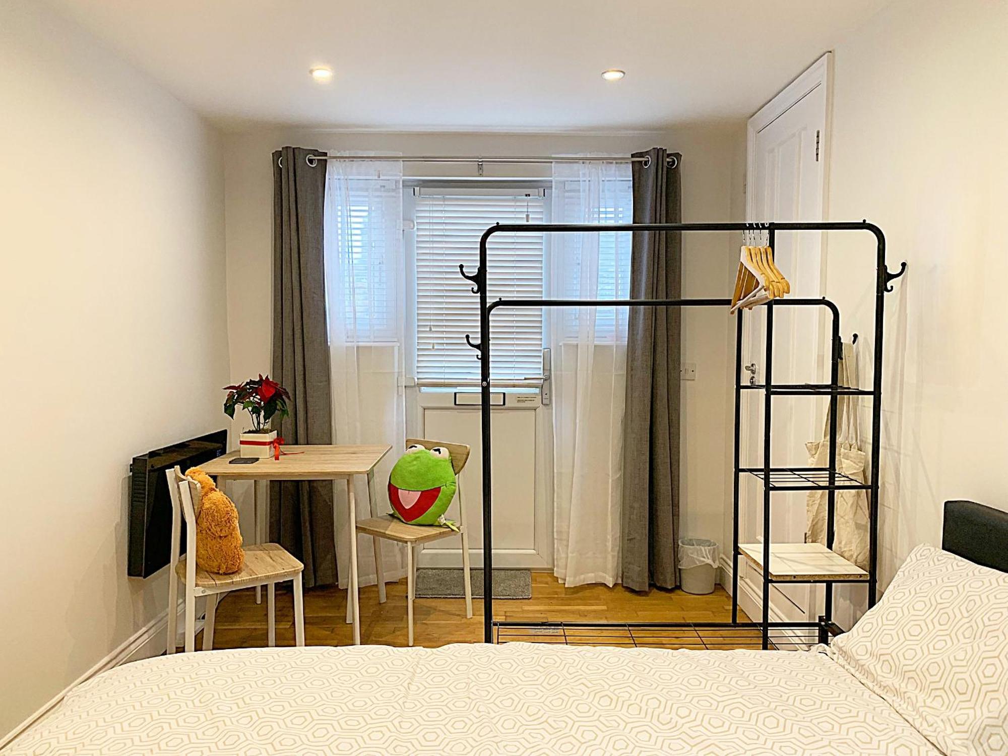 Cozytomari Apartment London Bagian luar foto