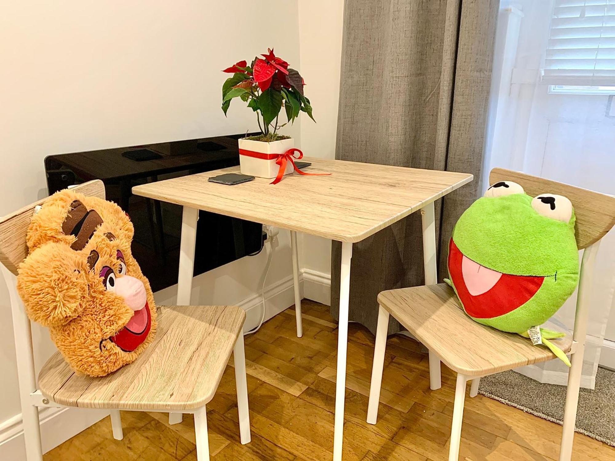 Cozytomari Apartment London Bagian luar foto